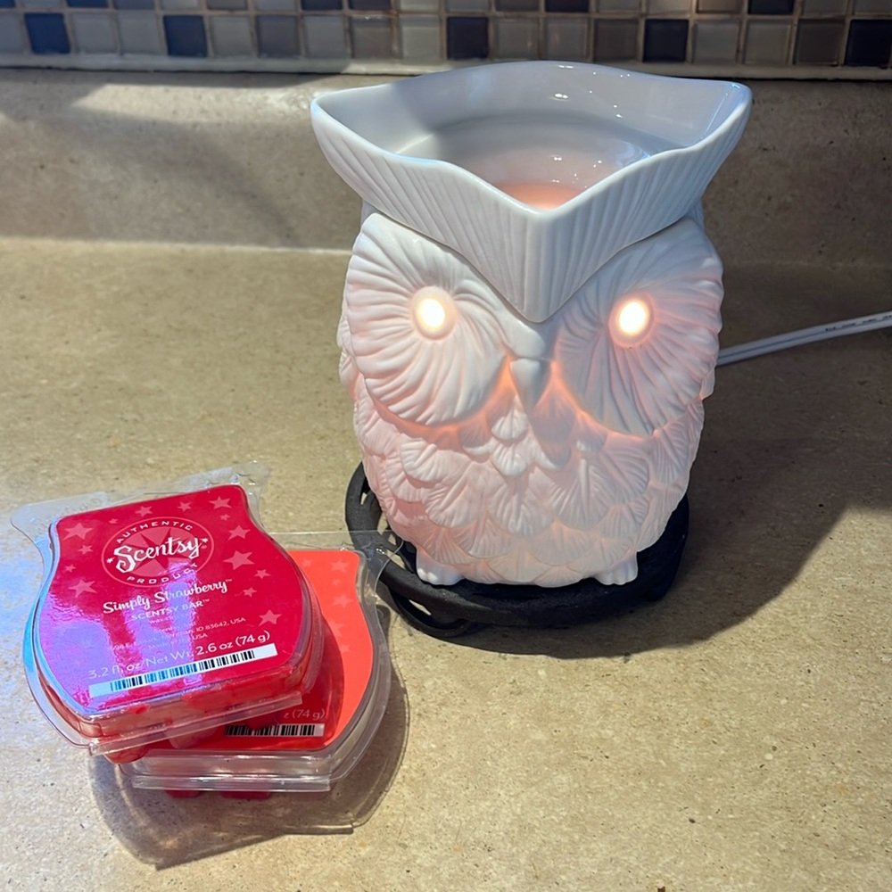 scentsy white owl warmer with two scents.